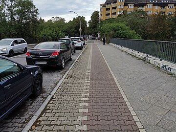 surface – neighboring traffic areas are made of different road surfaces, paving, etc. This symbolic form of demarcation is often used on combined cycle- and footways and it can happen at any time that pedestrians swerve onto the cycleway part.