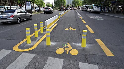jersey_barrier – modular concrete or plastic barrier.
