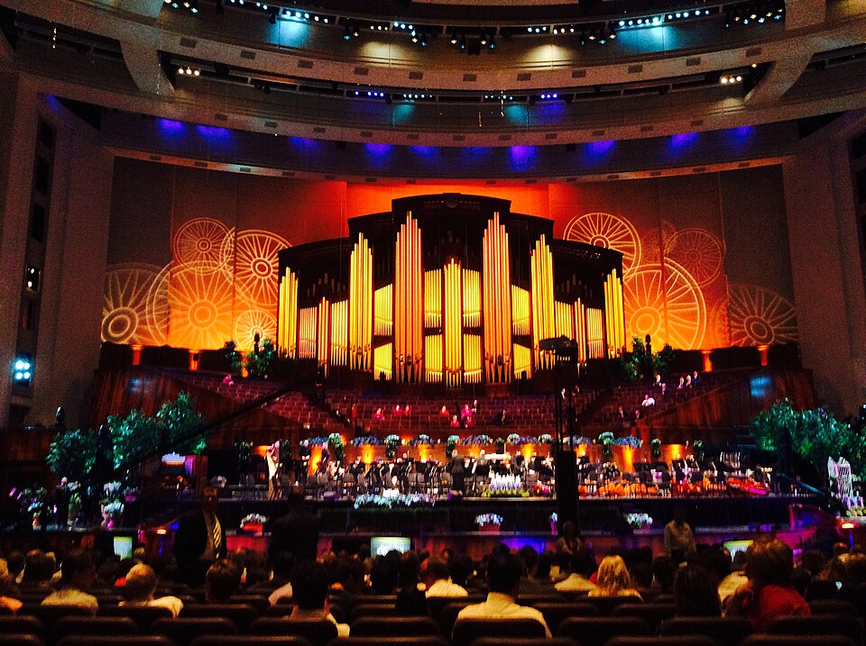 File:Mormon Tabernacle Choir conference center in Utah, Salt Lake City SLC.jpg